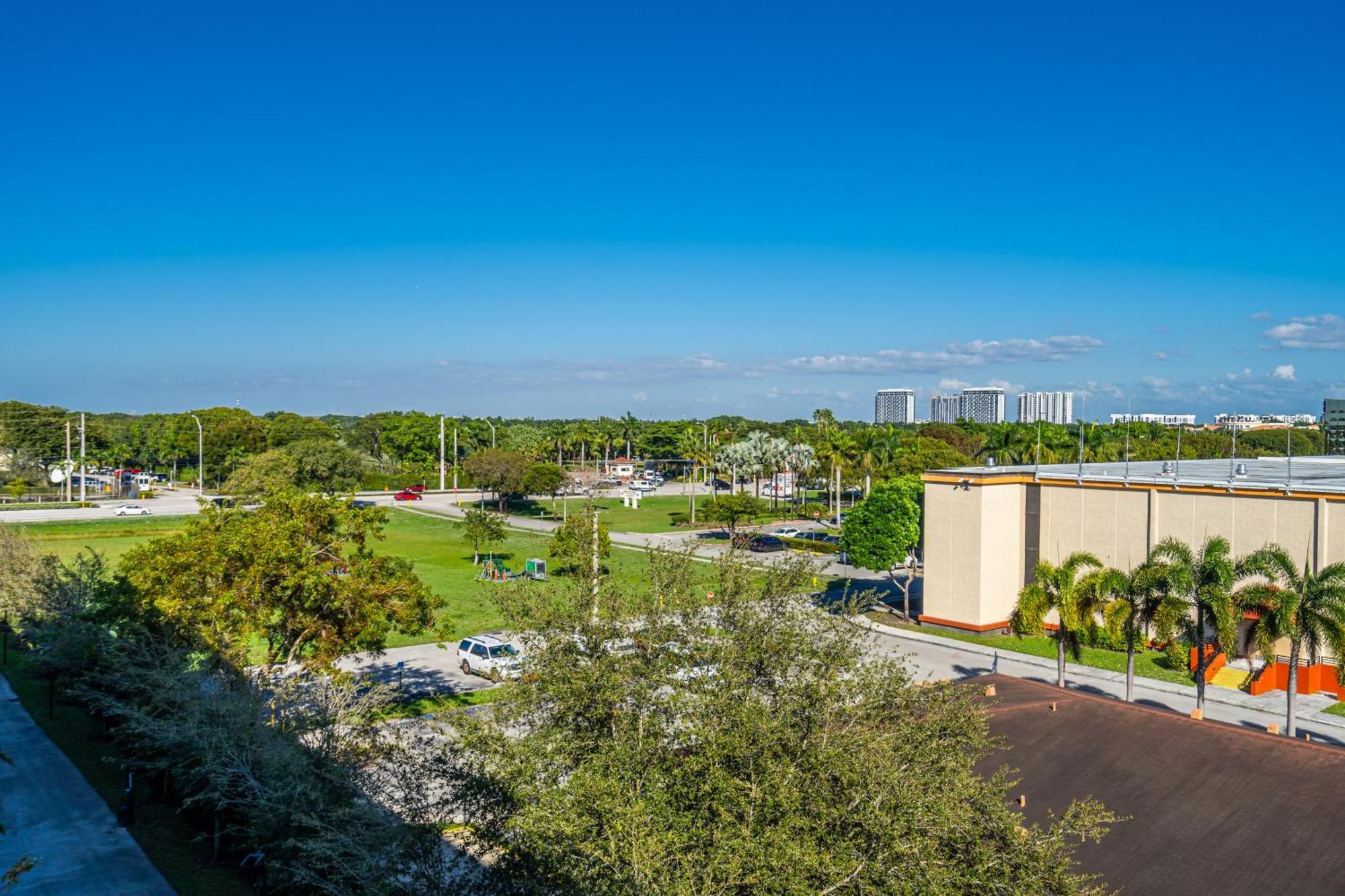 Amazing 2 Bedroom Unit In Doral Miami With Free Parking هياليه غاردنز المظهر الخارجي الصورة