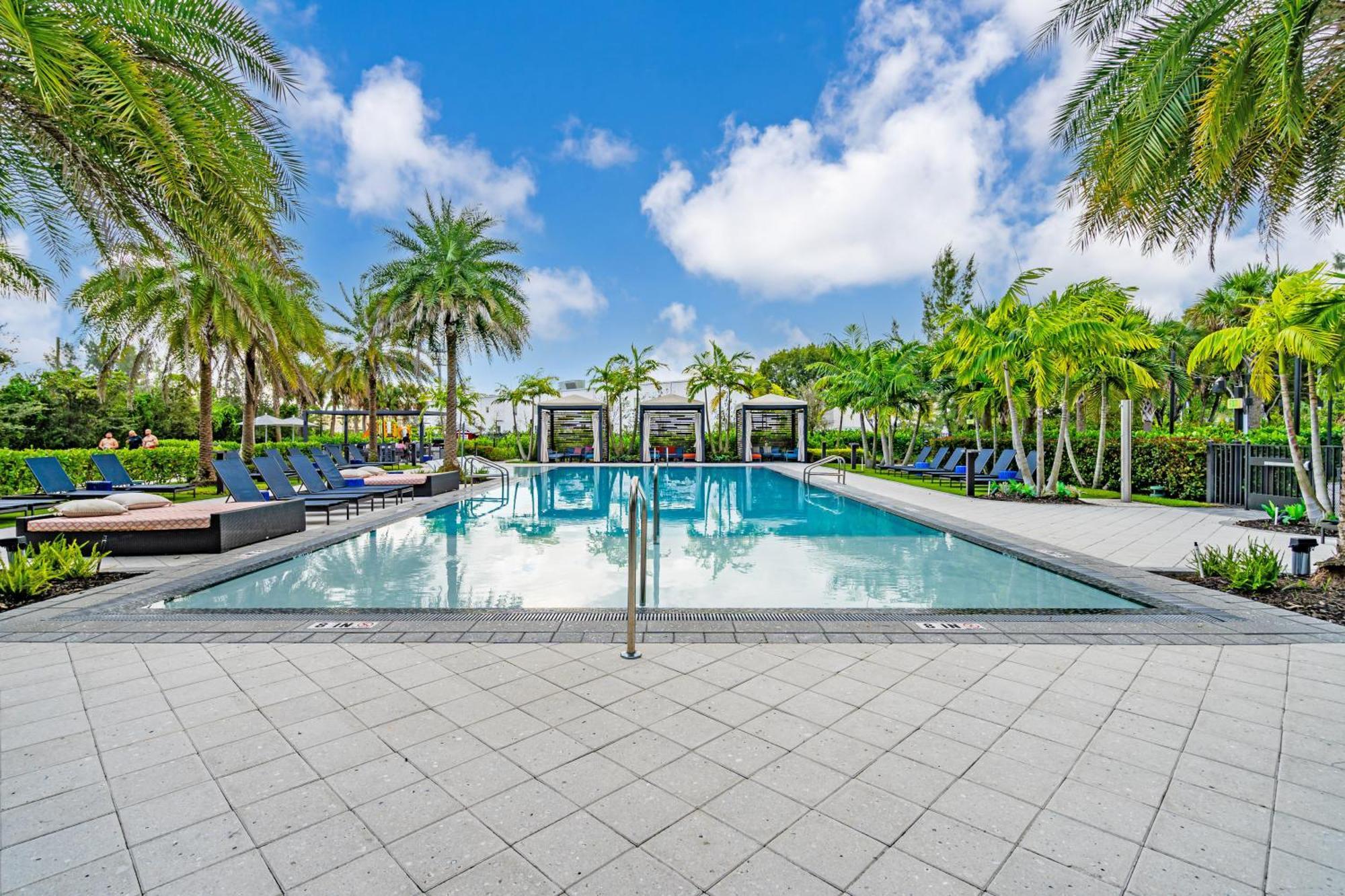 Amazing 2 Bedroom Unit In Doral Miami With Free Parking هياليه غاردنز المظهر الخارجي الصورة