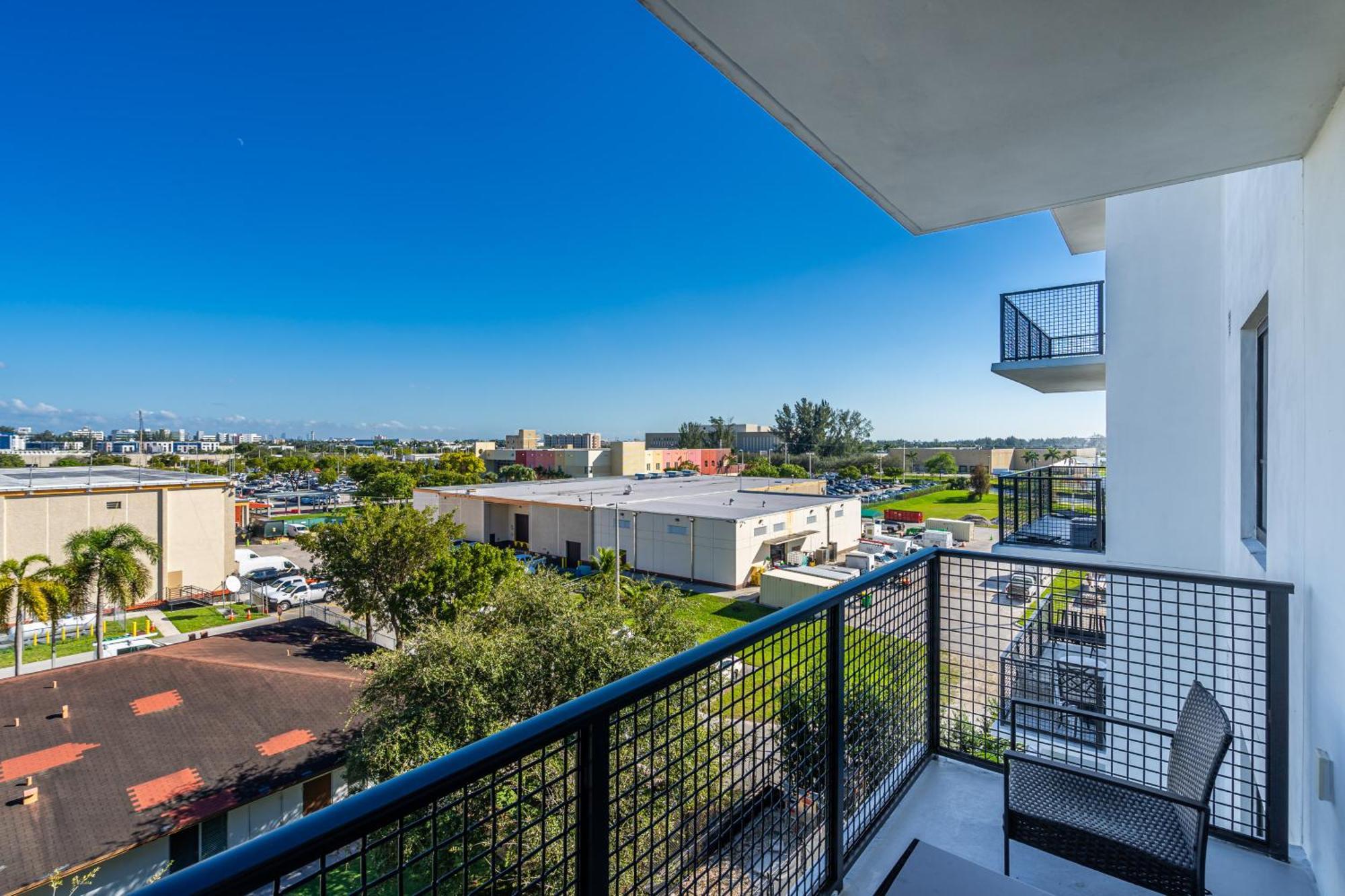 Amazing 2 Bedroom Unit In Doral Miami With Free Parking هياليه غاردنز المظهر الخارجي الصورة