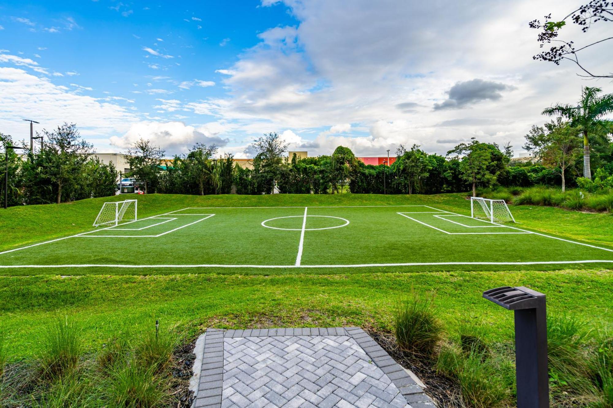 Amazing 2 Bedroom Unit In Doral Miami With Free Parking هياليه غاردنز المظهر الخارجي الصورة