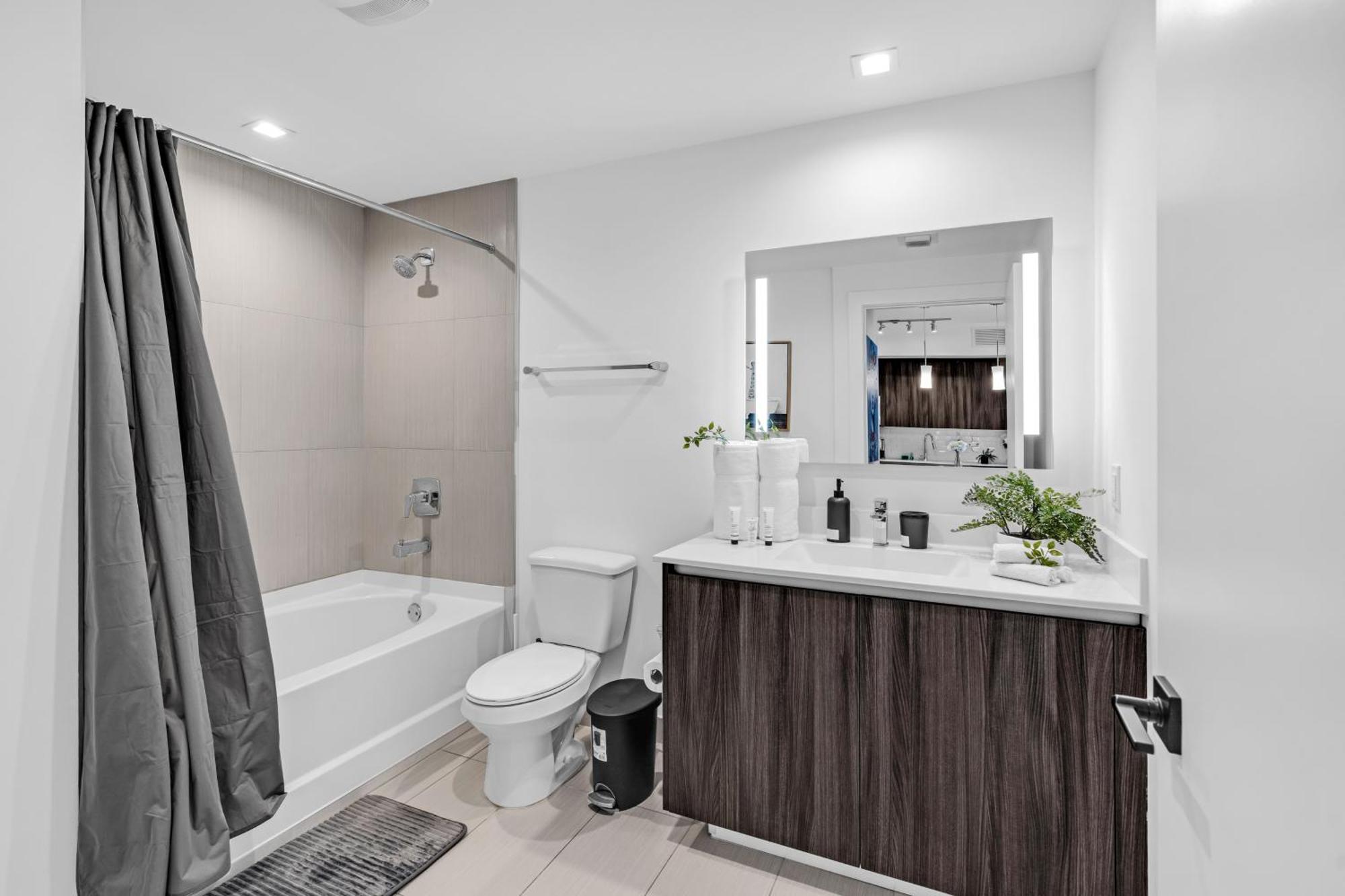 Amazing 2 Bedroom Unit In Doral Miami With Free Parking هياليه غاردنز المظهر الخارجي الصورة